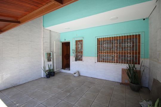 Garagem de casa para alugar com 4 quartos, 100m² em Parque Santa Fé, Porto Alegre