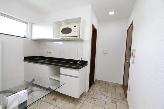 Cozinha de kitnet/studio para alugar com 1 quarto, 35m² em João Pinheiro, Belo Horizonte