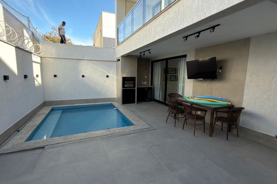 Área externa de casa de condomínio à venda com 3 quartos, 140m² em Recreio dos Bandeirantes, Rio de Janeiro