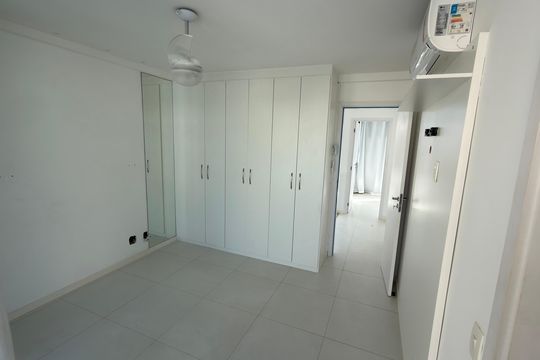 Quarto de casa de condomínio à venda com 3 quartos, 140m² em Recreio dos Bandeirantes, Rio de Janeiro