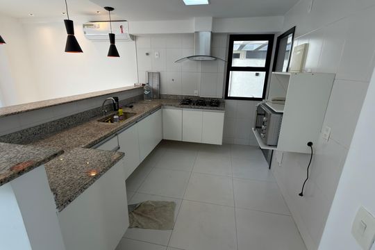Cozinha de casa de condomínio à venda com 3 quartos, 140m² em Recreio dos Bandeirantes, Rio de Janeiro