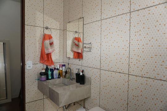 Banheiro de casa para alugar com 2 quartos, 50m² em Parque Pirajussara, Embu das Artes