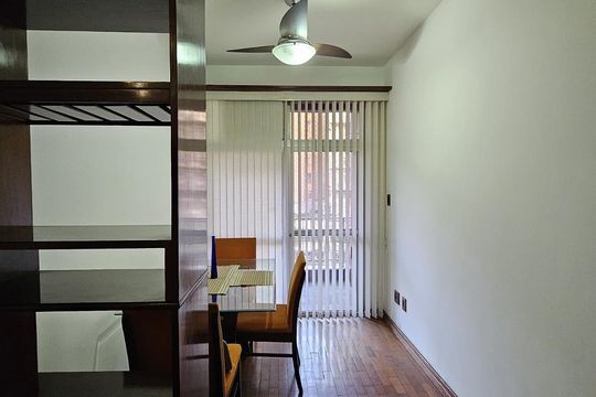 Sala de apartamento à venda com 1 quarto, 60m² em Grajaú, Rio de Janeiro