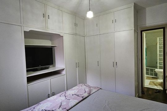 Quarto de apartamento à venda com 1 quarto, 60m² em Grajaú, Rio de Janeiro