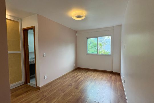 Suite 1  de apartamento para alugar com 2 quartos, 72m² em Valparaíso, Petrópolis
