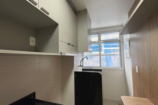 Cozinha de apartamento para alugar com 2 quartos, 72m² em Valparaíso, Petrópolis