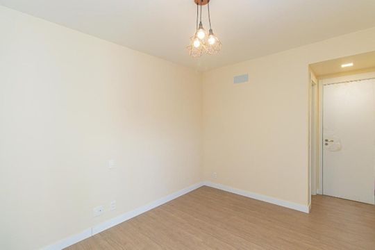 Quarto de apartamento à venda com 2 quartos, 84m² em Vila Dom Pedro I, São Paulo