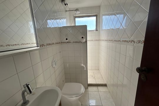 Banheiro de apartamento para alugar com 2 quartos, 50m² em Méier, Rio de Janeiro