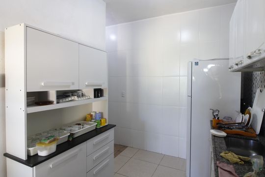 Cozinha de casa de condomínio para alugar com 3 quartos, 65m² em Caminho de Búzios, Cabo Frio