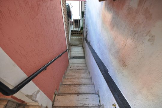 Escada de acesso de casa à venda com 7 quartos, 360m² em Vila Irmaos Arnoni, São Paulo