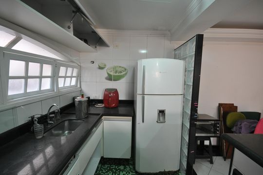 Cozinha 1 de casa à venda com 7 quartos, 360m² em Vila Irmaos Arnoni, São Paulo