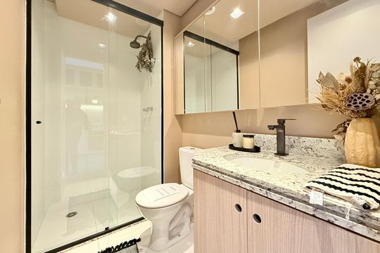 Banheiro de apartamento à venda com 1 quarto, 34m² em Brooklin, São Paulo