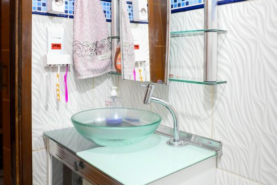 Banheiro de apartamento à venda com 2 quartos, 61m² em Vila Heliopolis, São Paulo