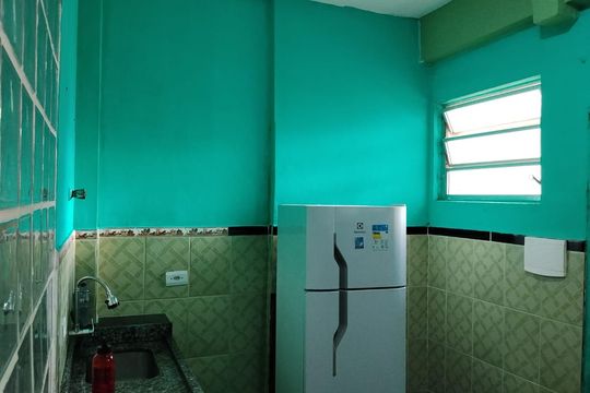 Cozinha de apartamento para alugar com 1 quarto, 27m² em José Menino, Santos