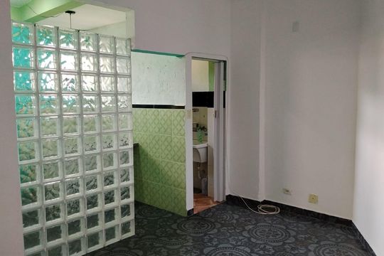 Sala / Quarto de apartamento para alugar com 1 quarto, 27m² em José Menino, Santos