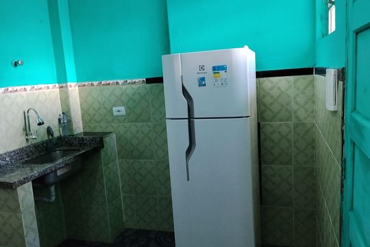 Cozinha de apartamento para alugar com 1 quarto, 27m² em José Menino, Santos