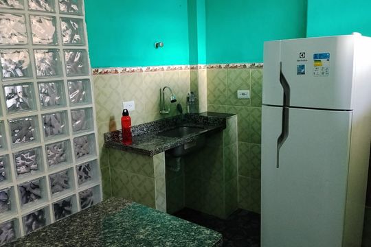 Cozinha de apartamento para alugar com 1 quarto, 27m² em José Menino, Santos
