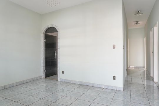 Sala 1 - Casa 1 de casa à venda com 6 quartos, 294m² em Industrial, Contagem