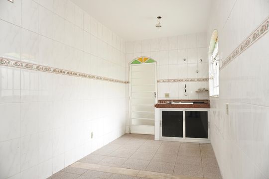 Cozinha 2 - Casa 2 de casa à venda com 6 quartos, 294m² em Industrial, Contagem