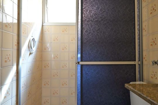 Banheiro de apartamento para alugar com 2 quartos, 54m² em Jardim das Palmas, São Paulo