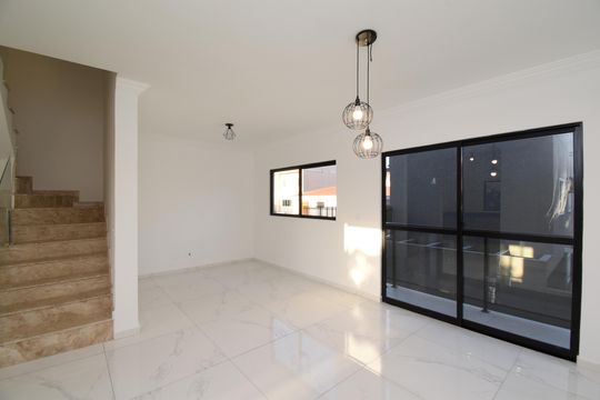 Sala de casa de condomínio para alugar com 3 quartos, 155m² em Vista Alegre, Curitiba