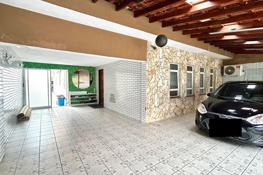 Garagem de casa para alugar com 3 quartos, 170m² em Jardim Santa Mena, Guarulhos
