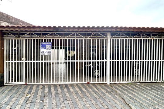 Placa instalada na fachada do imóvel  de casa para alugar com 3 quartos, 170m² em Jardim Santa Mena, Guarulhos