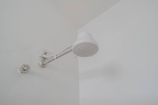 Banheiro de kitnet/studio para alugar com 1 quarto, 28m² em Consolação, São Paulo