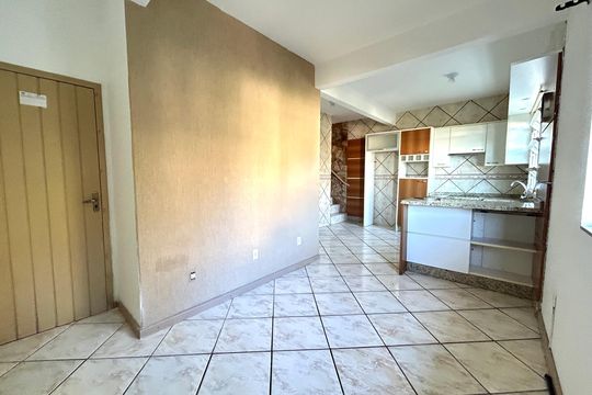 Sala de casa para alugar com 3 quartos, 84m² em Saco dos Limões, Florianópolis