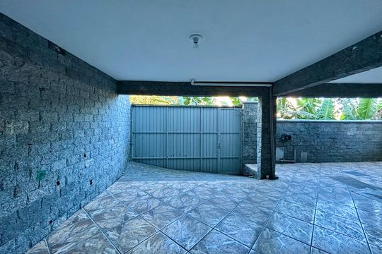 Garagem de casa para alugar com 3 quartos, 84m² em Saco dos Limões, Florianópolis