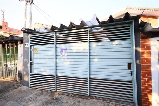 Fachada de casa para alugar com 3 quartos, 140m² em Jaguaribe, Osasco