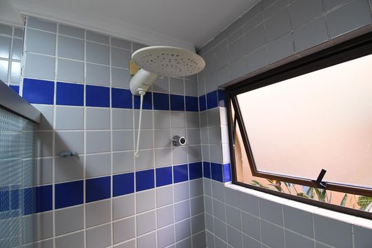 Banheiro da Suíte de apartamento à venda com 3 quartos, 72m² em Abranches, Curitiba