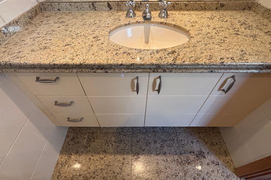 Banheiro da Suíte 1 de apartamento para alugar com 3 quartos, 180m² em Indianópolis, São Paulo