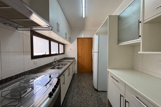 Cozinha de apartamento para alugar com 3 quartos, 180m² em Indianópolis, São Paulo