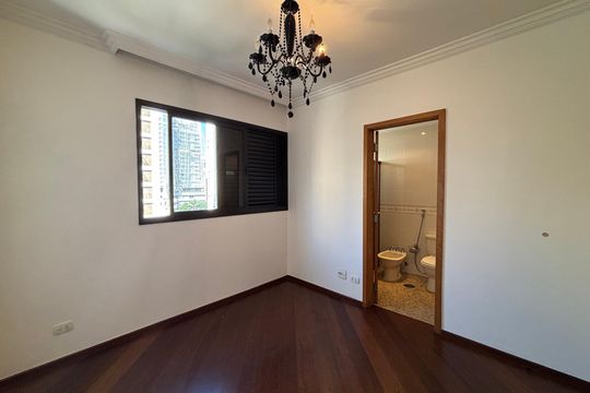 Suíte 1 de apartamento para alugar com 3 quartos, 180m² em Indianópolis, São Paulo