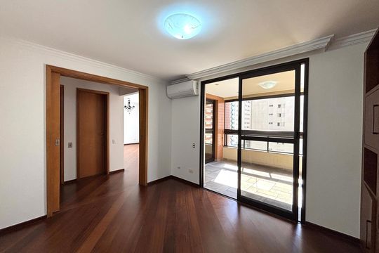 Sala de TV de apartamento para alugar com 3 quartos, 180m² em Indianópolis, São Paulo
