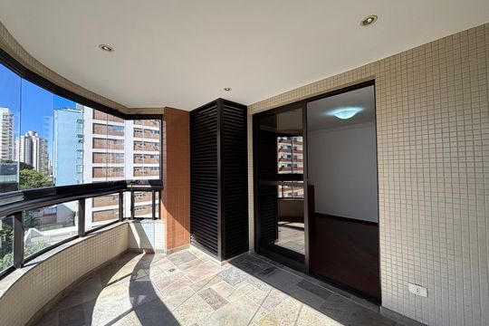 Varanda de apartamento para alugar com 3 quartos, 180m² em Indianópolis, São Paulo