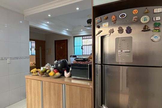 Cozinha de casa de condomínio para alugar com 3 quartos, 110m² em Macuco, Santos