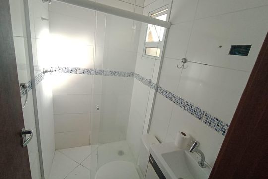 Banheiro de casa à venda com 2 quartos, 100m² em Jardim Utinga, Santo André