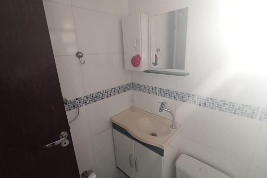 Banheiro de casa à venda com 2 quartos, 100m² em Jardim Utinga, Santo André