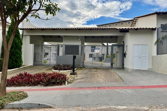 Fachada de casa de condomínio para alugar com 3 quartos, 180m² em Estância do Hibisco, Contagem