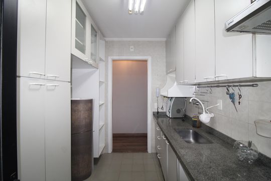 Cozinha de apartamento para alugar com 2 quartos, 86m² em Parque Peruche, São Paulo