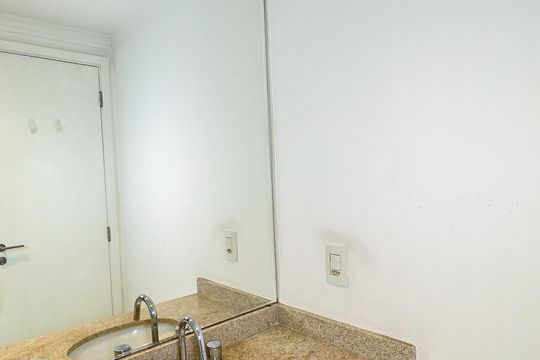 Banheiro da Suíte de apartamento para alugar com 2 quartos, 72m² em Campo Belo, São Paulo