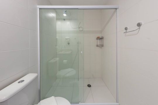 Banheiro de apartamento à venda com 1 quarto, 27m² em Vila Olímpia, São Paulo