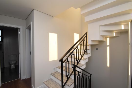 Corredor de casa de condomínio para alugar com 3 quartos, 180m² em Bacacheri, Curitiba