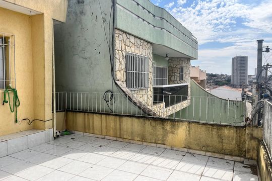 Casa à venda com 5 quartos, 250m² em Vila Antonieta, São Paulo