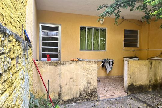 Casa à venda com 5 quartos, 250m² em Vila Antonieta, São Paulo