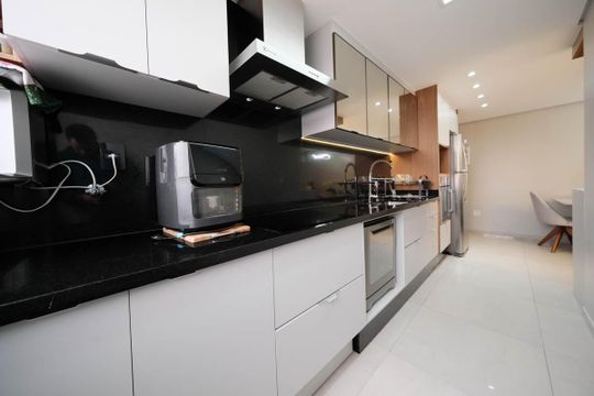 Sala/Cozinha de casa de condomínio à venda com 2 quartos, 92m² em Vila Frugoli, São Paulo