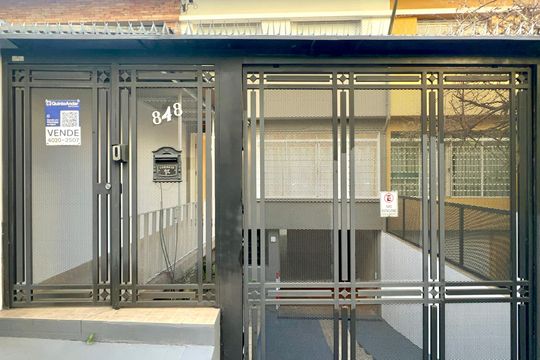 Fachada de casa à venda com 3 quartos, 180m² em Vila Clementino, São Paulo