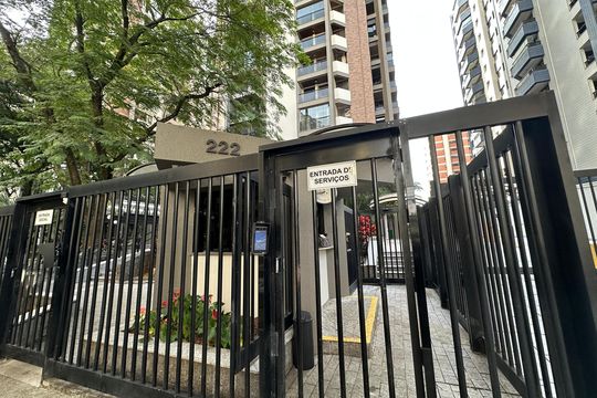 Fachada e portaria de apartamento à venda com 3 quartos, 162m² em Alphaville, Barueri